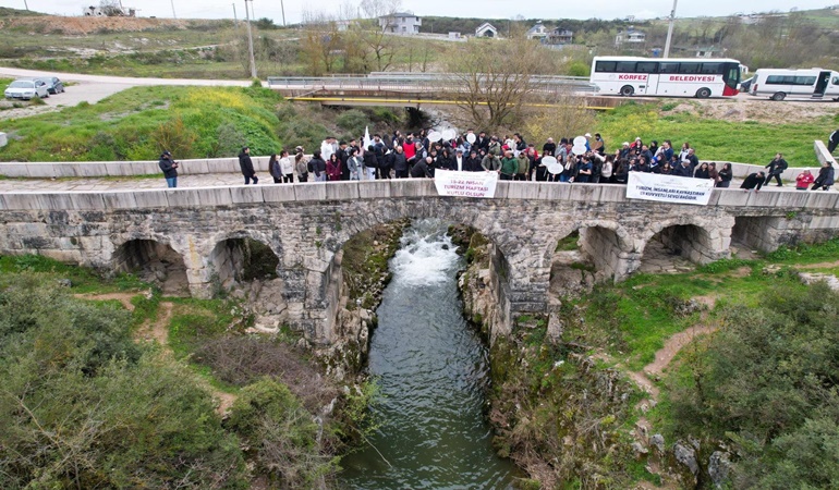 Vali Aktaş, öğrencilerle doğa yürüyüşü yaptı