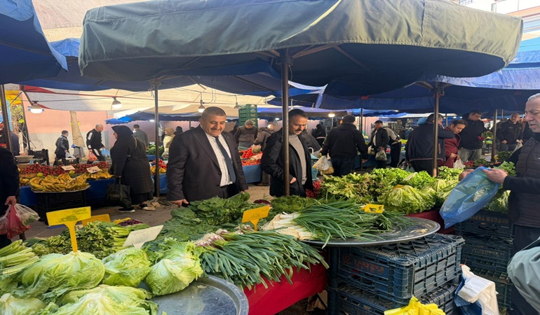 Vali Aktaş pazara çıktı