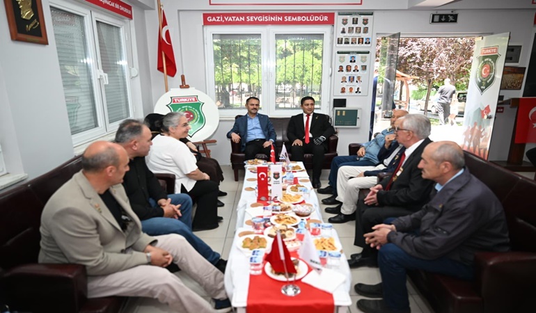 Vali Aktaş, şehit aileleri ve gazilerin bayramlaşma programına katıldı