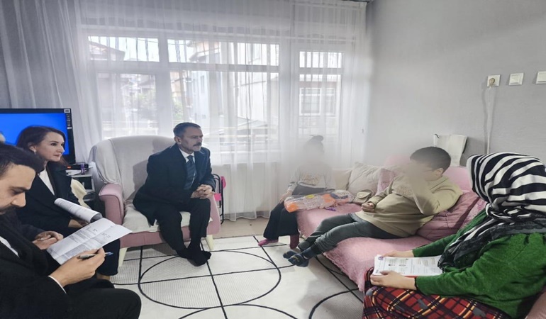 Vali Aktaş, İzmit’te 4 ailenin kapısını çaldı