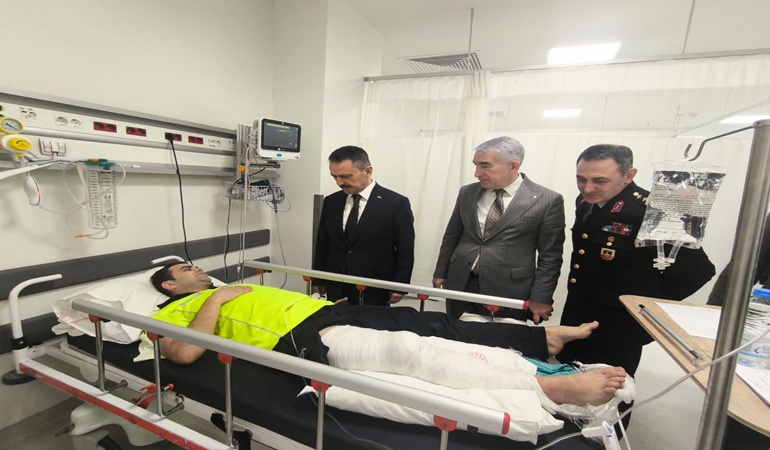 Vali Aktaş’tan kazada yaralanan polise geçmiş olsun ziyareti