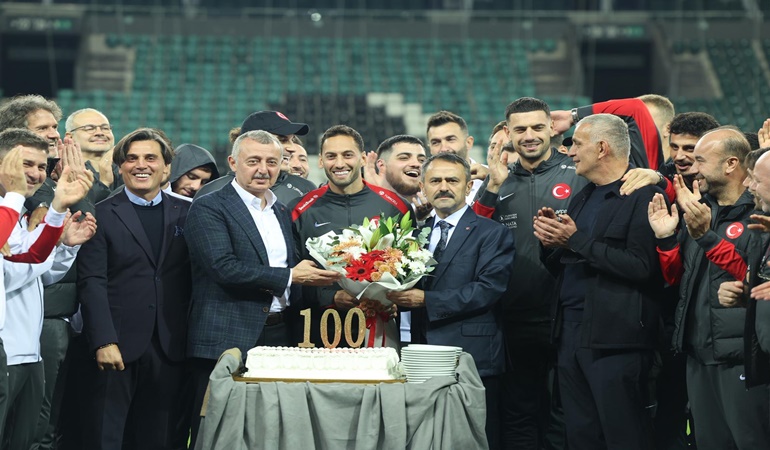 Vali Aktaş ve Başkan Büyükakın’dan Milli Takım'a moral 