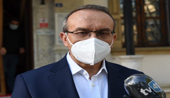 Vali Yavuz bayram namazı sonrası vatandaşlarla bayramlaştı