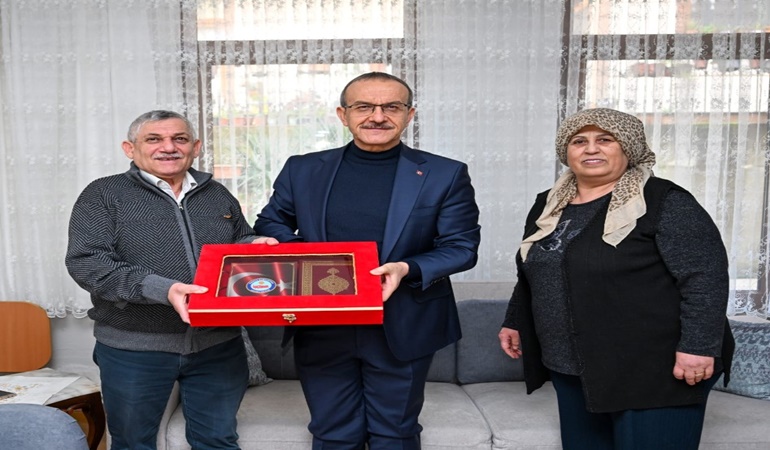 Vali Yavuz Gölcük’te hanelere misafir oldu