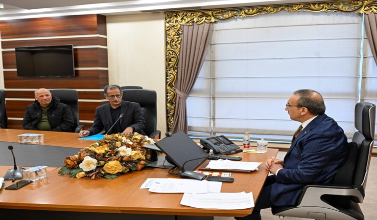 Vali Yavuz, Halk Günü’nde vatandaşlardan gelen talepleri dinledi