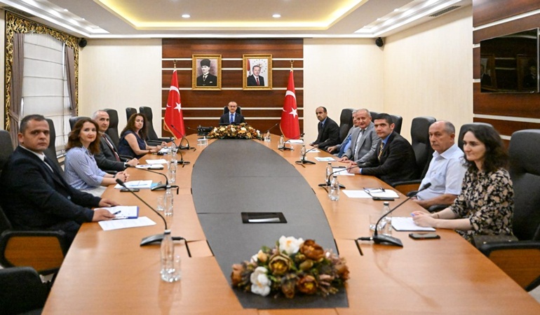 Vali Yavuz, Halk Günü’nde vatandaşların sorunlarını dinledi