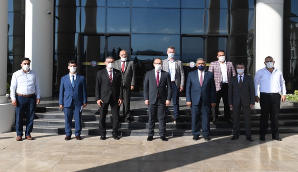 Vali Yavuz muhtarlarla bir araya geldi