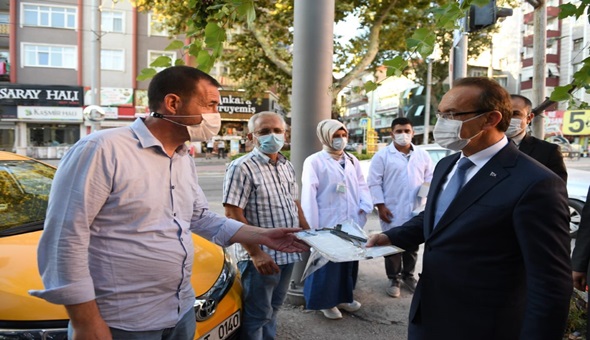 Vali Yavuz sokağa çıktı, maske uyarısı yaptı
