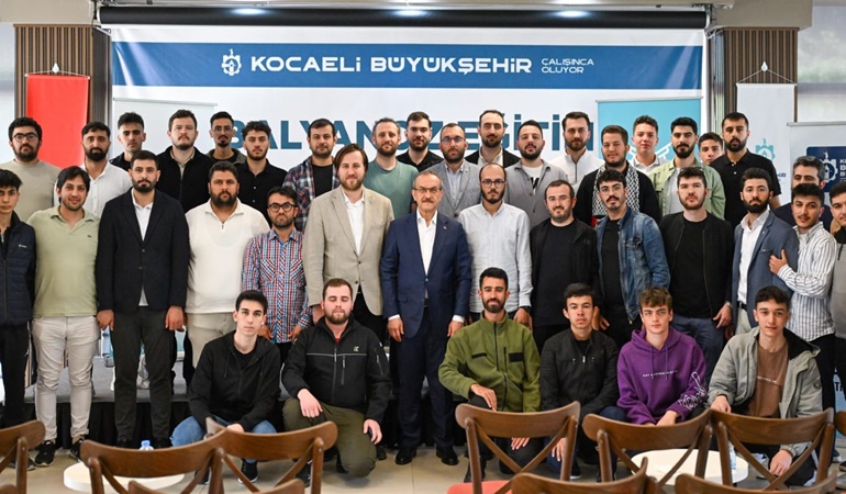 Vali Yavuz, TÜGVA’lı gençlere tecrübelerini aktardı