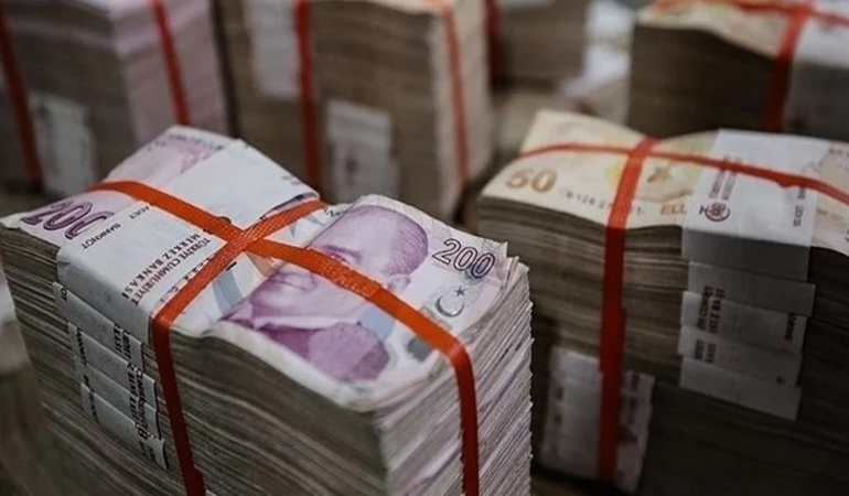 Vatandaş borç batağında ve faize çalışıyor