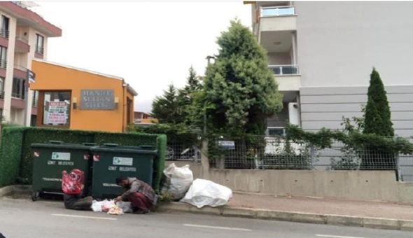 Vatandaş çöpten ekmek topluyor, onlar sarayda yaşıyor