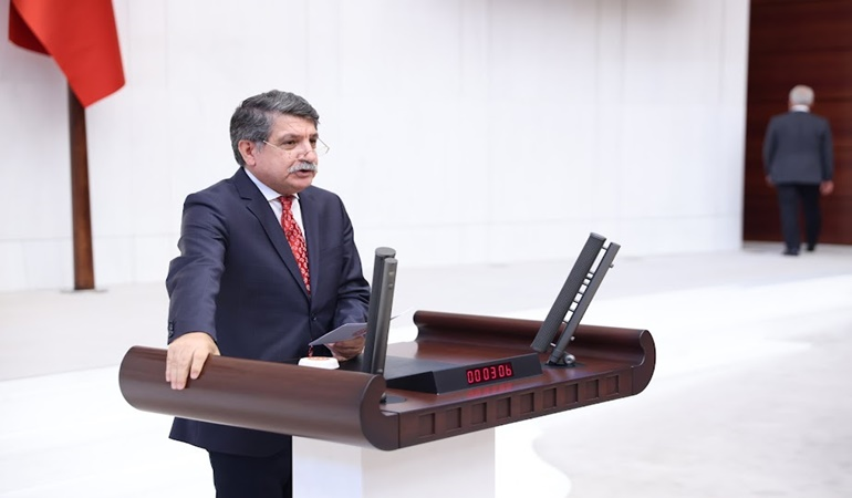 Vatandaş kirasını ödeyemezken AKP milletin vergileriyle yurtdışına saraylar yapıyor! 