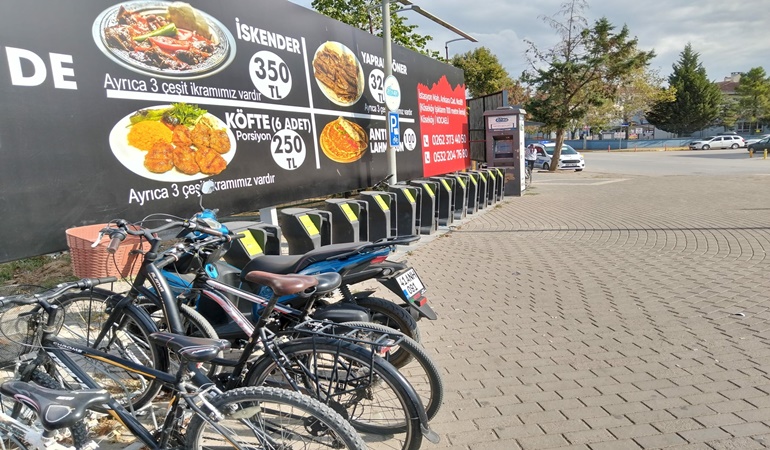 Vatandaş KOBİS duraklarında bisiklet bulamıyor!