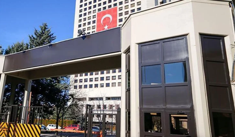 Vatandaşa kemer sık dediler israfın dibine vurdular