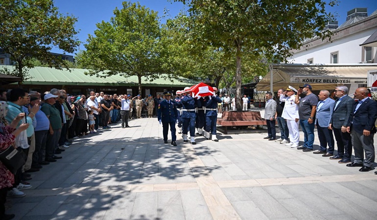 Vefat eden Kıbrıs gazisi Erencan son yolculuğuna uğurlandı