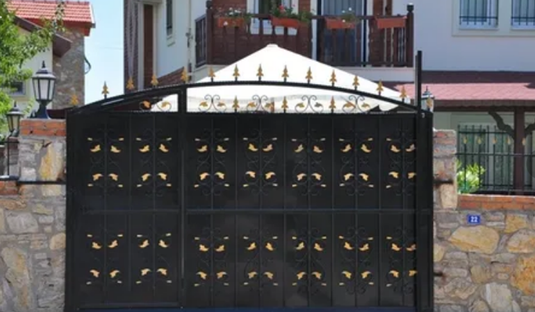 Villanın havuzuna düştü, hayatını kaybetti