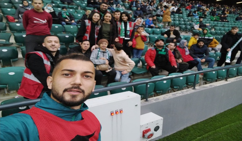 YADEV öğrencileri Kocaelispor'u tribünden destekledi 