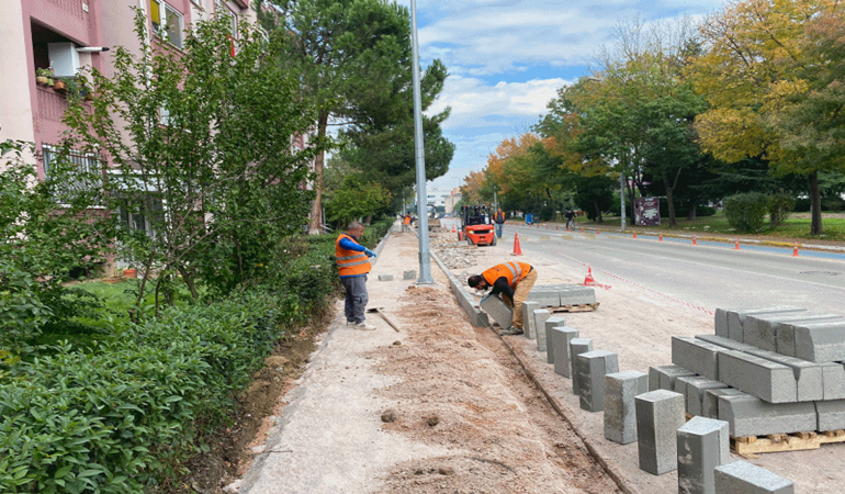 Yahya Kaptan Salkım Söğüt ve Çamsakızı’nda kaldırımlar yenileniyor
