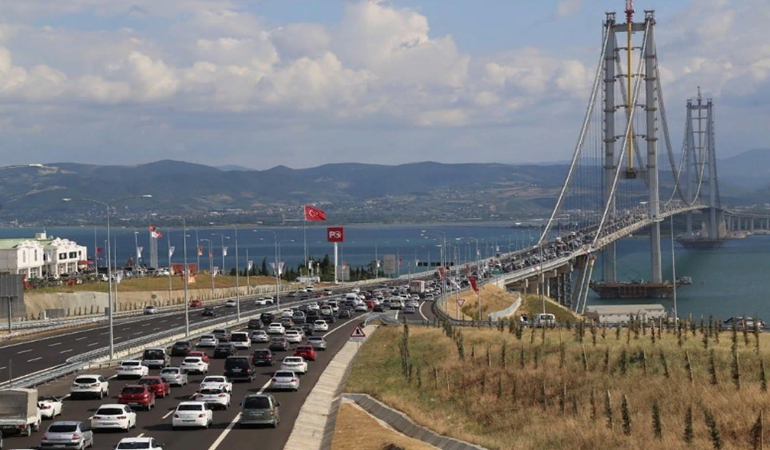 Yandaş müteahhitler bayramda para basacak