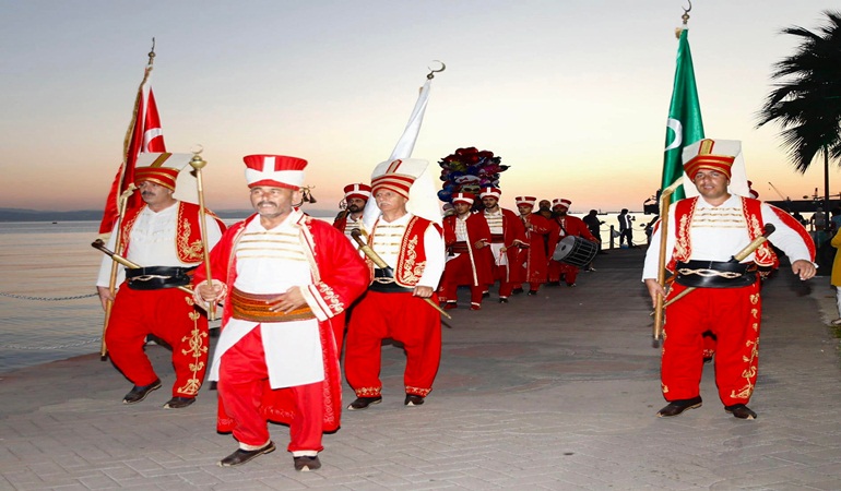 Yarımca sahilinde ‘mehteran’ yürüdü