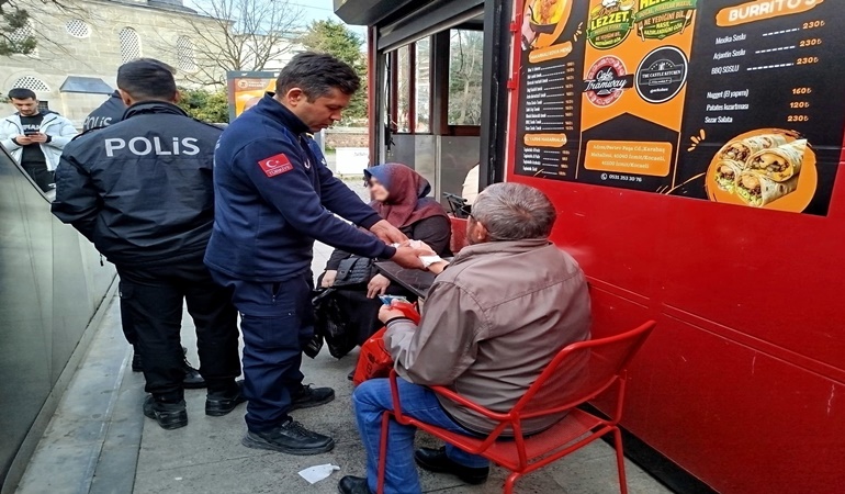 Yaşlı çiftin yardımına zabıta ekipleri koştu