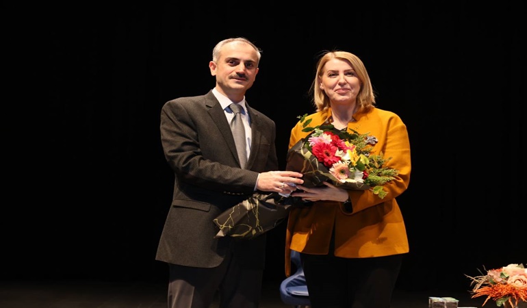 Yazar Sevda Türküsev, Çayırova’da okurlarıyla buluştu