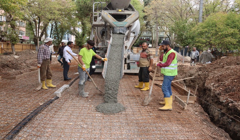 Yeni Cuma Parkı’nda çalışmalar tüm hızıyla devam ediyor