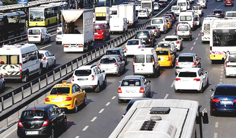 Yeni dönemde trafiğe çıkıp kurallara uymayanlar yandı!
