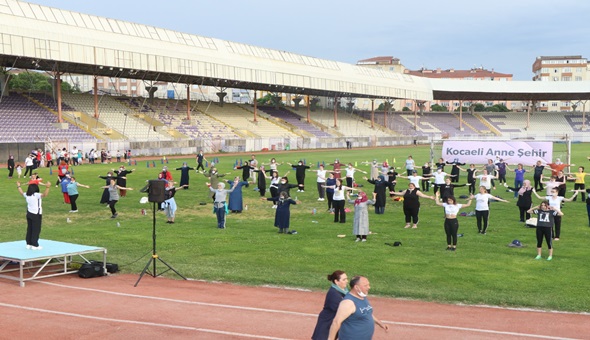 Yeni normalleşmeyle birlikte yüz anne stadyuma indi