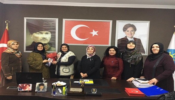 Yeniden Refah Gölcük İlçe Kadın kollarından İYİ partiye ziyaret