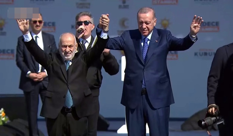 Yeniden Refah Partisi'nden istifa eden milletvekili AKP'ye katıldı