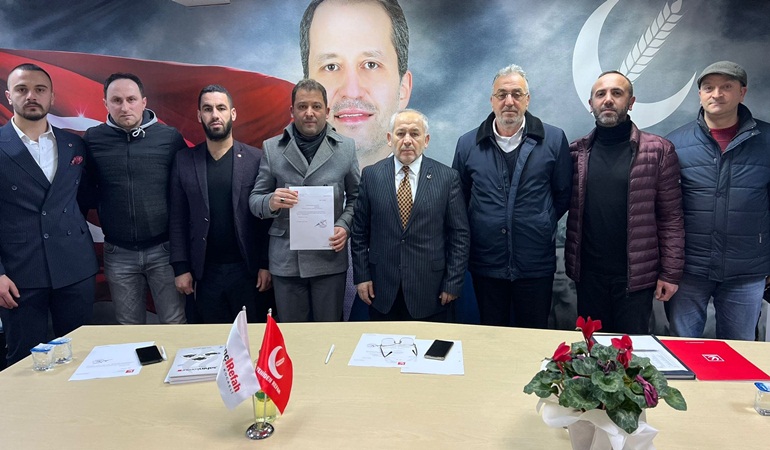 Yeniden Refah partisinde bayrak değişimleri