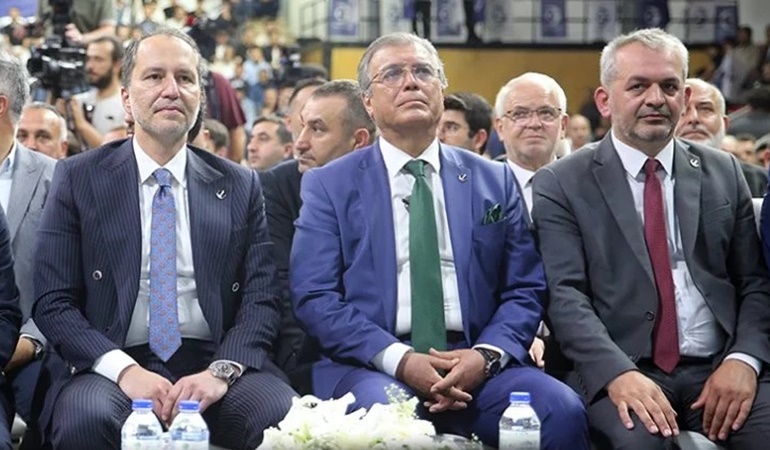 Yeniden Refah'ta rüşvet iddiaları istifa getirdi