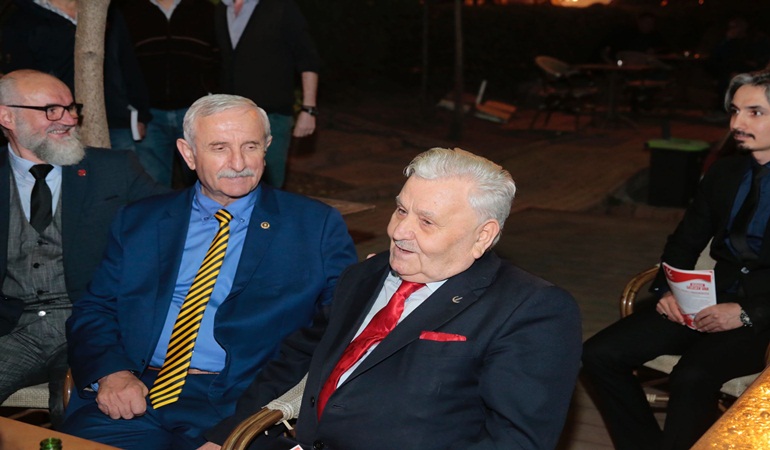 Yeniden Refahlılar kıraathanede MHP’li Köse ile karşılaştı