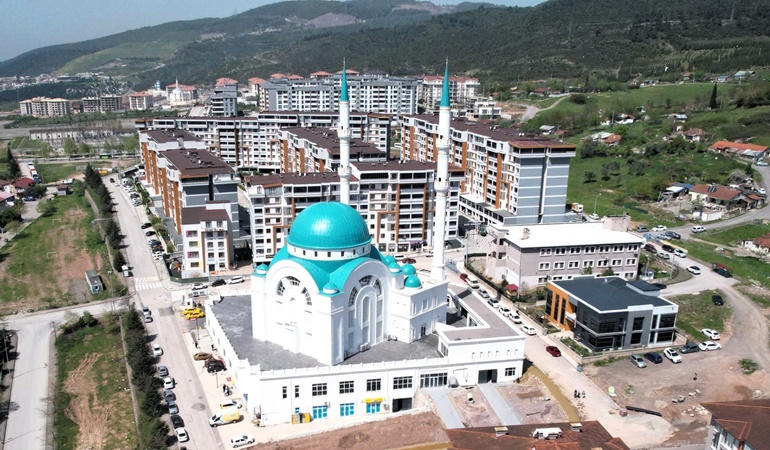 Yıkılma tehlikesi olan cami minareleri yenilendi