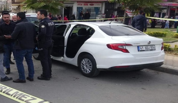 Yolun ortasında silahlı, taşlı, sopalı kavga