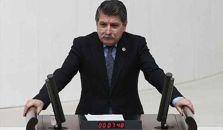 Yüksek faiz politikası vatandaşı kredi kartı bataklığına sürüklüyor!