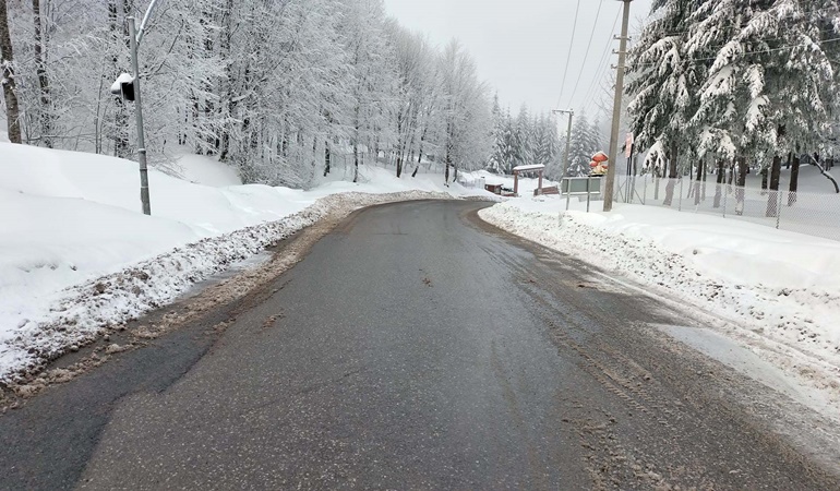 Yüksek kesimlerde kar temizleme mesaisi