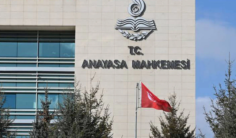 Yüksek mahkemeden emeklilik kararı