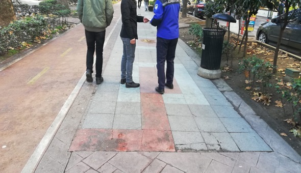 Yürüyüş yolunda izinsiz broşür dağıtımına ceza
