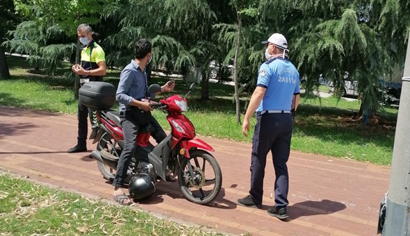 Yürüyüş yolunu kullanan motosikletlere geçit yok 