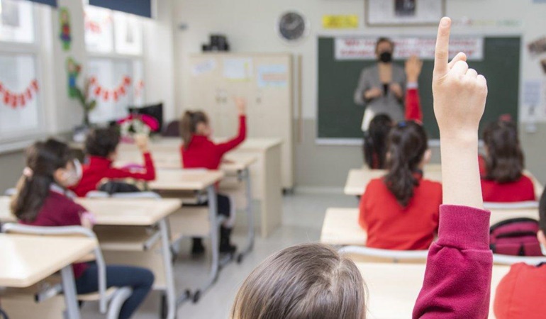 Yüz binlerce çocuk eğitimden koptu