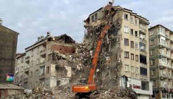 Yüzlerce bina yıkılmak zorunda