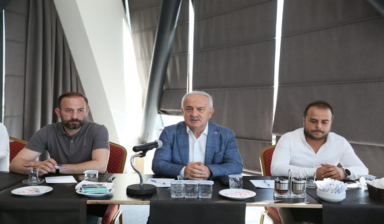 Yüzme yarışları öncesi koordinasyon toplantısı