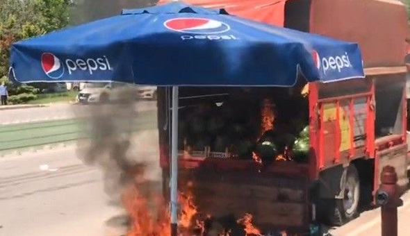 Zabıta burada satış yapamazsın dedi, aracını ateşe verdi