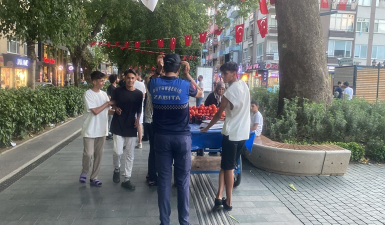 Zabıta ekipleri Cumhuriyet Bulvarı’nda göz açtırmıyor