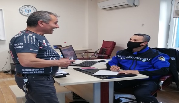 Zabıta kayıp cüzdanı sahibine ulaştırdı