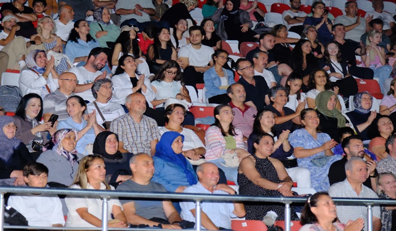 Zafer Bayramı Derince’de şarkılarla kutlandı