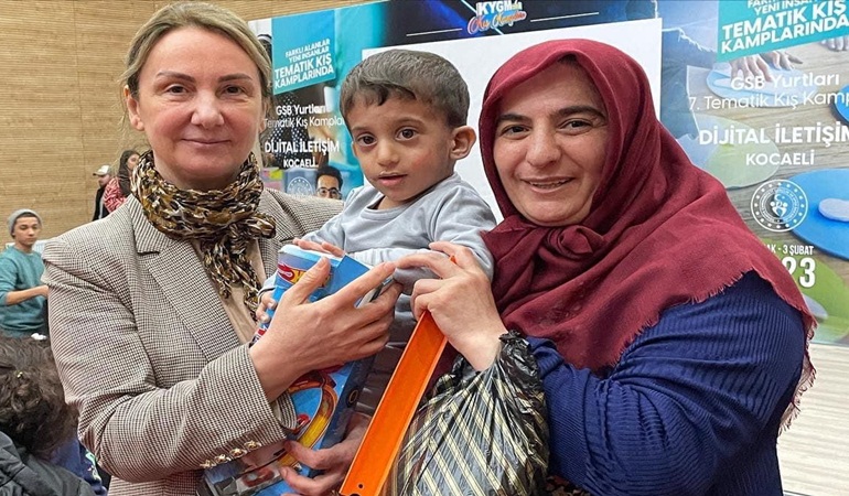 Zeybek’ten, depremzedeleri işe almayın çağrısı yapan Zeytinoğlu’na tepki