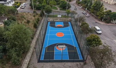 Çayırova’daki spor sahaları yenilendi